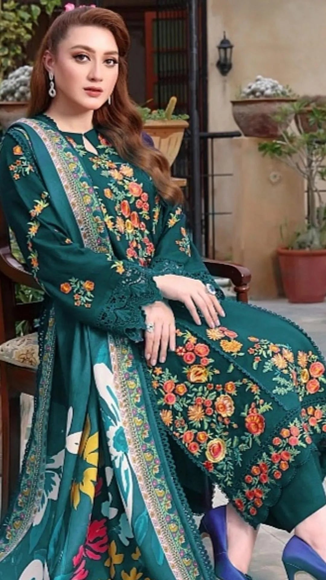 Green Floral Embroidered Kurta Set for Women